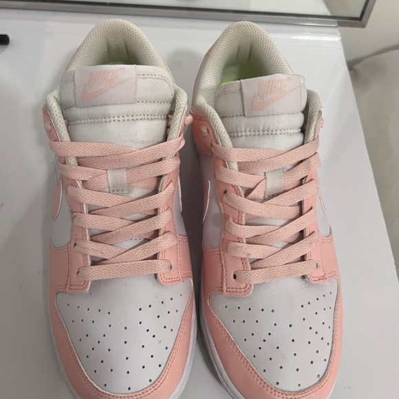 Pink Nike dunks - Picture 3 of 4